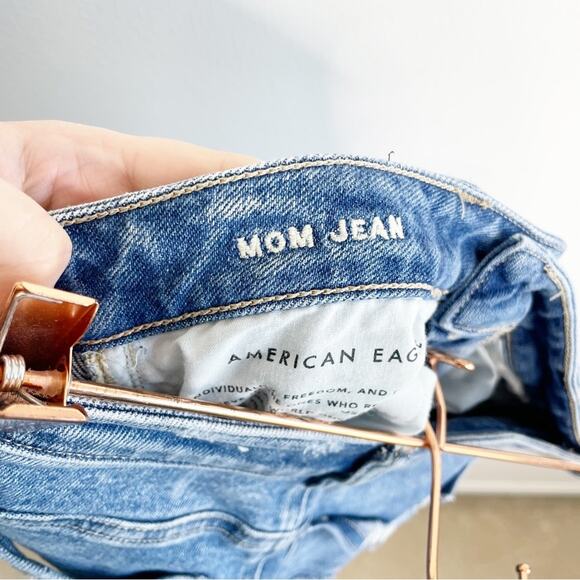AMERICAN EAGLE Distressed Mom Jeans 4 Regular - Picture 4 of 6